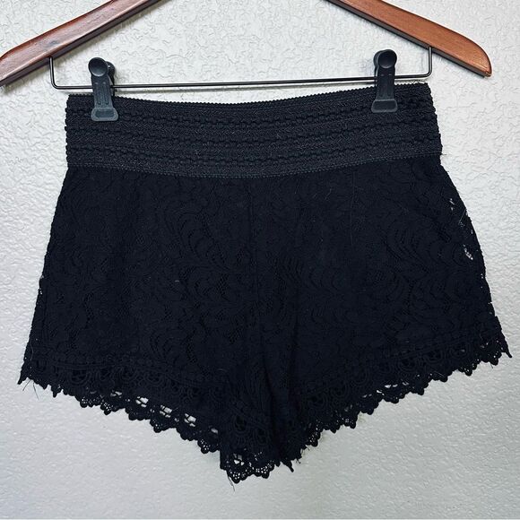 Ambiance Apparel Black Lace Layered Boho Pull-On Shorts S - Picture 1 of 3